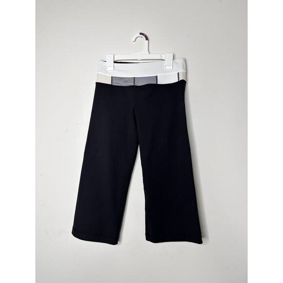 Lululemon reversible Groove crops - Picture 1 of 4